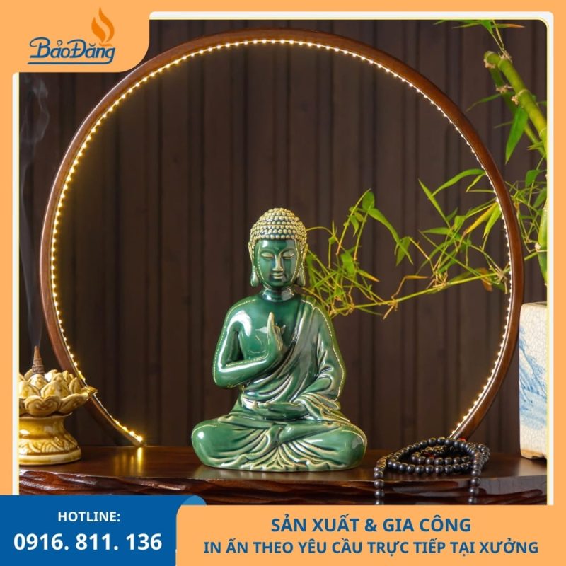 Tượng Phật Thích Ca ngồi thiền với dáng vẻ tĩnh lặng