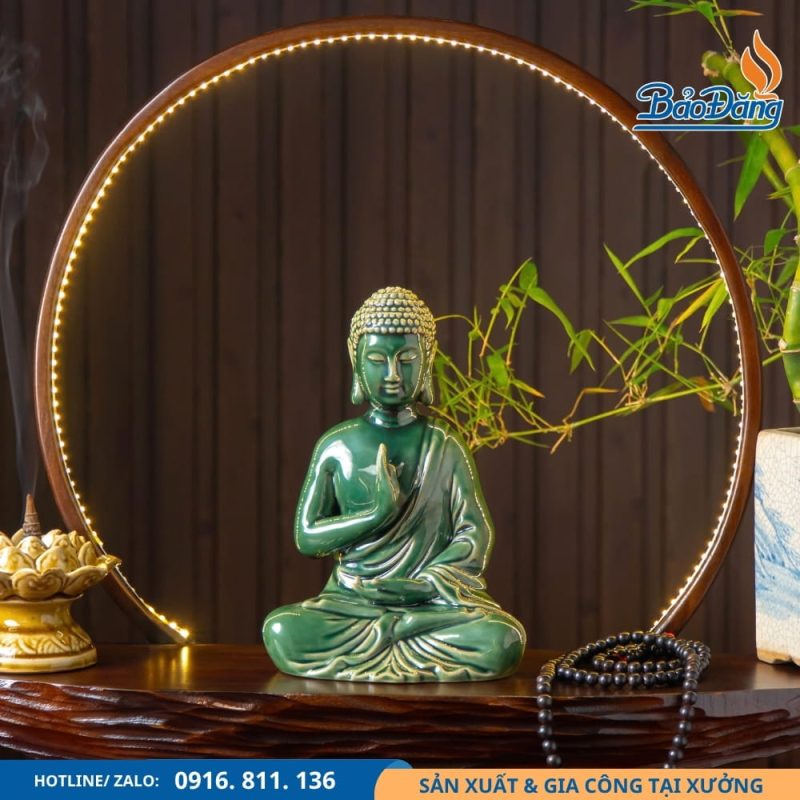 Tượng Thích Ca thiền định với thần thái bình an