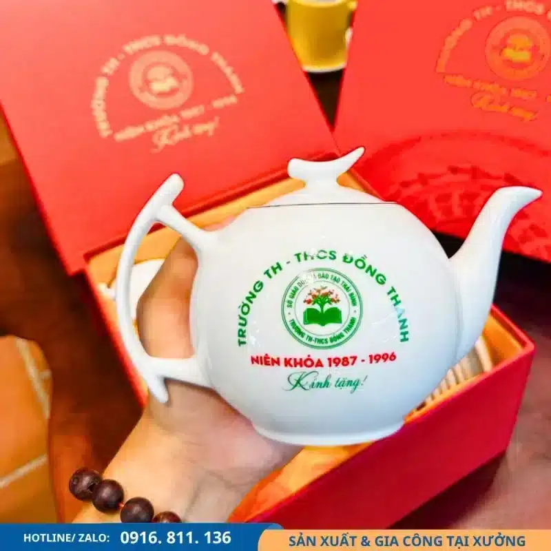 Bộ ấm chén bưởi lửa dành cho chương trình kỷ niệm ra trường