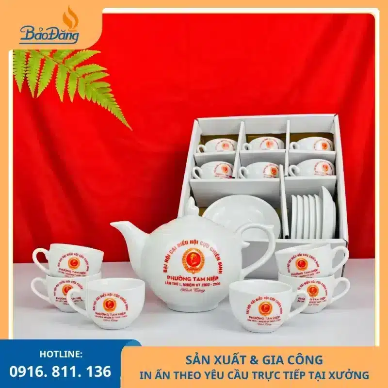 Bộ ấm chén bưởi lửa làm quà tặng đại hội cựu chiến binh phường