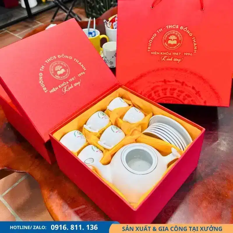 Bộ ấm chén bưởi lửa dùng làm quà tặng họp lớp trung học