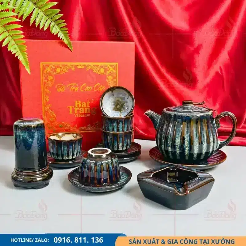 Bộ ấm chén men xanh vân sần hỏa biến, kiểu dáng tinh tế