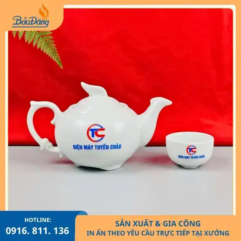 Bộ ấm chén làm quà tặng dành cho khách hàng cửa hàng điện máy