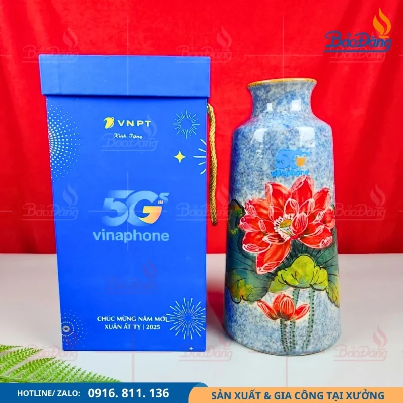 Lọ hoa kiểu chuông men hỏa biến in VNPT