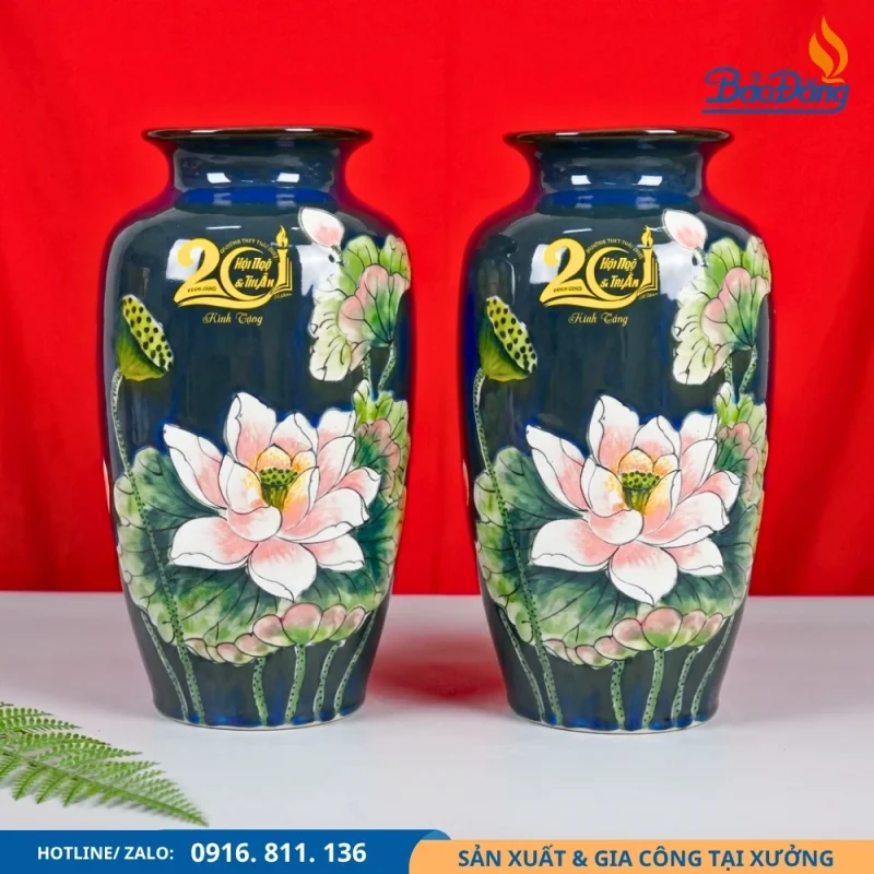 Bình hoa hoa sen dành cho chương trình 20 năm ra trường
