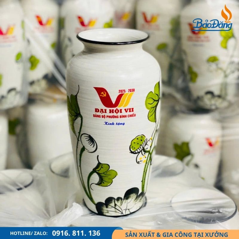 Bình hoa hoa sen lưu niệm đại hội phường Bình Chiểu