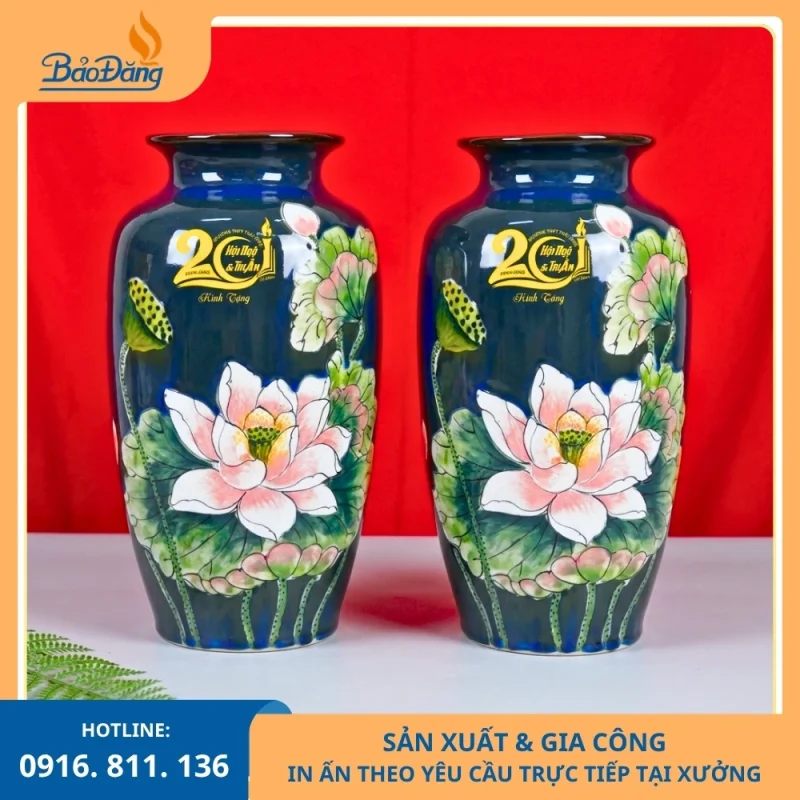 Bình hoa sứ hoa sen kỷ niệm 20 năm ngày ra trường