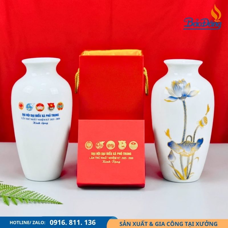 Lọ hoa sứ hoa sen lưu niệm đại hội đại biểu xã