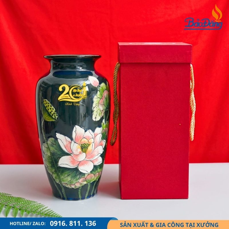 Bình hoa sứ làm quà tặng kỷ niệm 20 năm hội ngộ ra trường