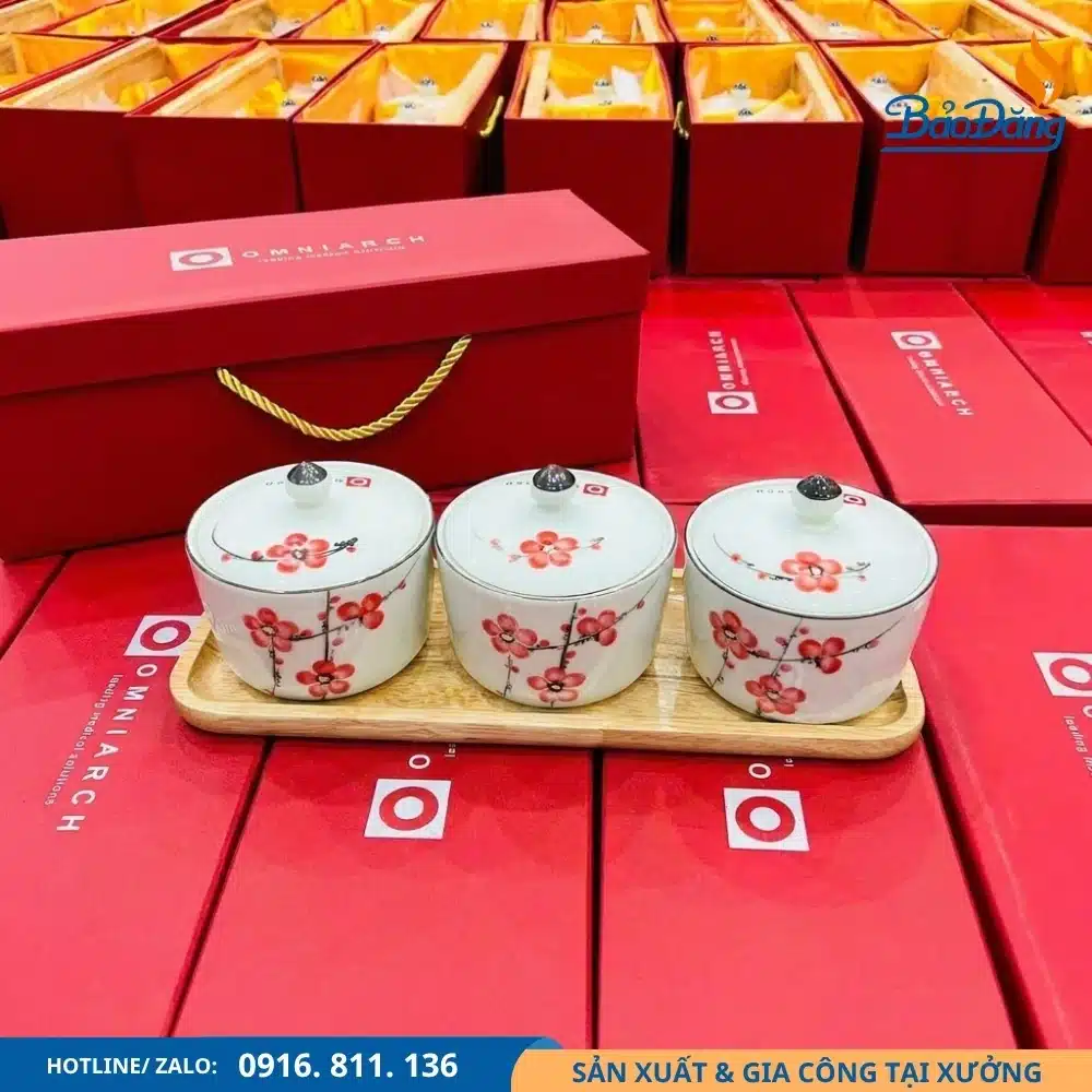 Bộ 3 hũ mứt sứ làm quà Tết ý nghĩa Bộ 3 hũ mứt sứ dành cho chương trình quà Tết nhân viên