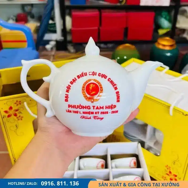 Bộ ấm chén bưởi lửa dành cho sự kiện đại hội cựu chiến binh
