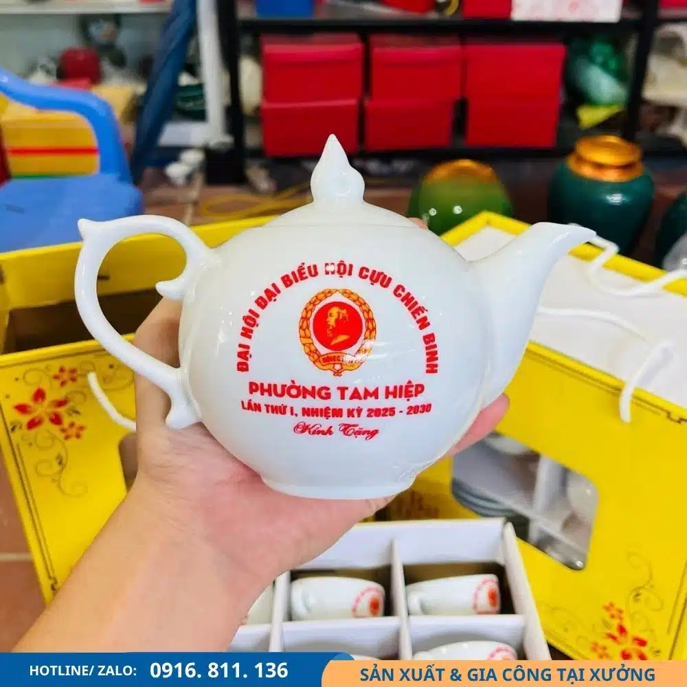 Bộ ấm chén bưởi lửa tặng đại hội cựu chiến binh Bộ ấm chén bưởi lửa dành cho sự kiện đại hội cựu chiến binh