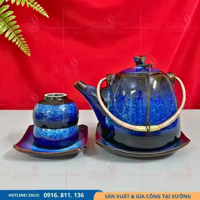 Bộ ấm trà ấm tích quai đồng men xanh thạch với thiết kế tinh xả