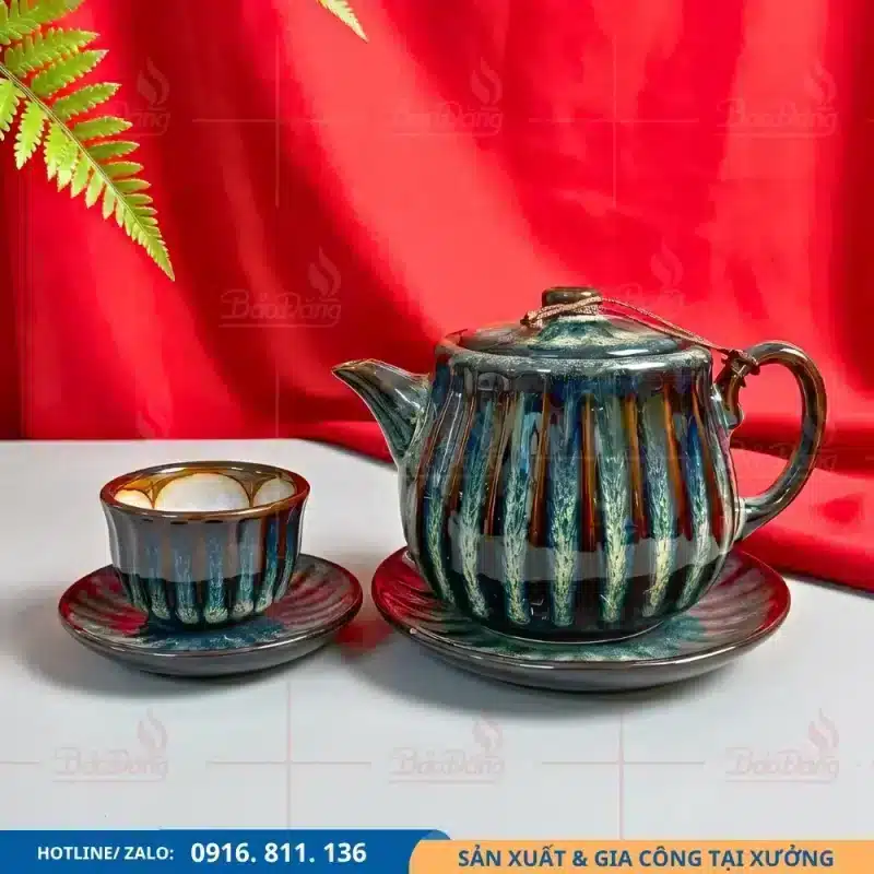 Bộ ấm trà hỏa biến men xanh vân sần, thiết kế hài hòa