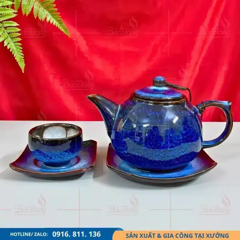 Bộ ấm trà Tây Thi hỏa biến men xanh dương với màu men nổi bật