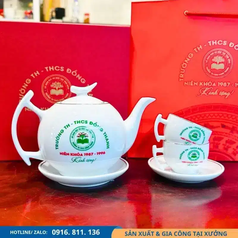 Bộ trà bưởi lửa làm quà lưu niệm cho học sinh ra trường
