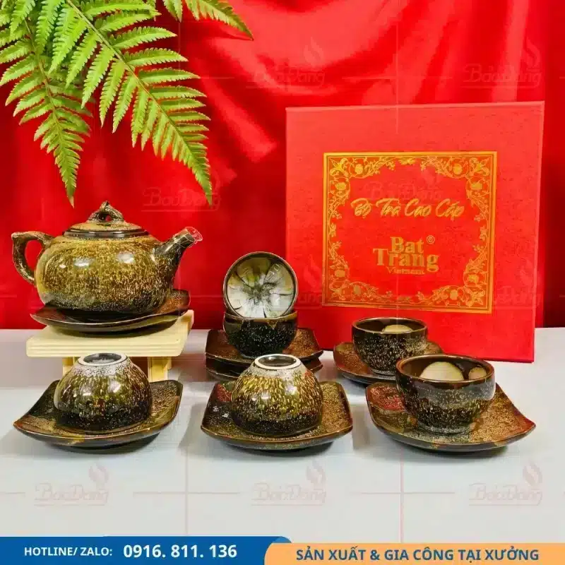 Bộ trà hỏa biến gấm vàng dáng gốc cây với thiết kế nổi bật