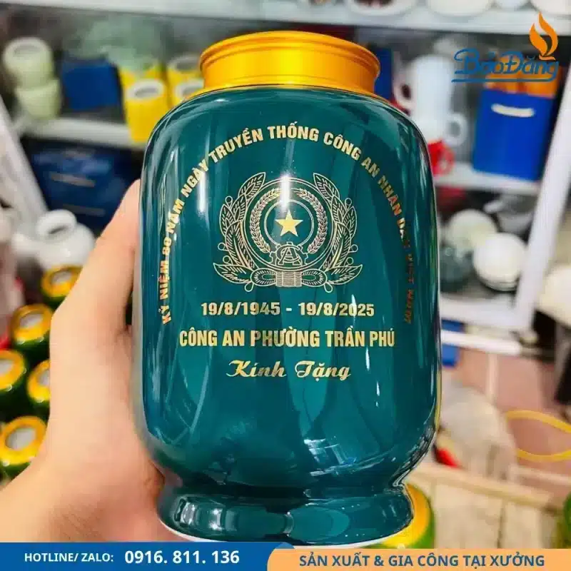 Hũ đựng trà in logo kỷ niệm 80 năm công an phường