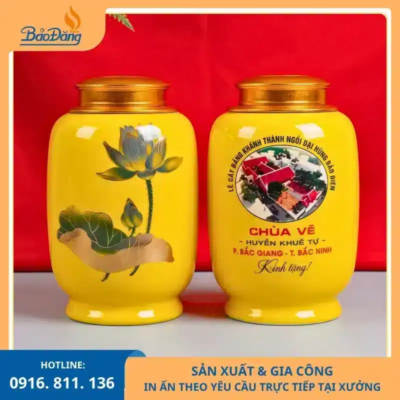 Hũ đựng trà làm quà tặng trong lễ khánh thành chùa