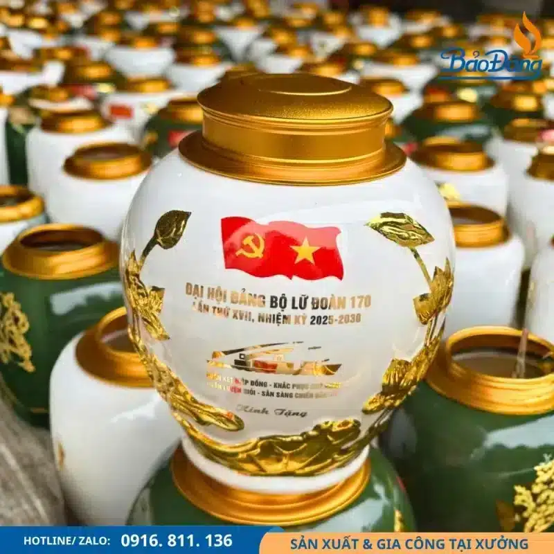 Hũ trà đắp nổi mang ý nghĩa lưu niệm đại hội lữ đoàn