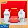 Lọ hoa sứ cổ thắt hoa sen in nội dung đại hội đại biểu xã