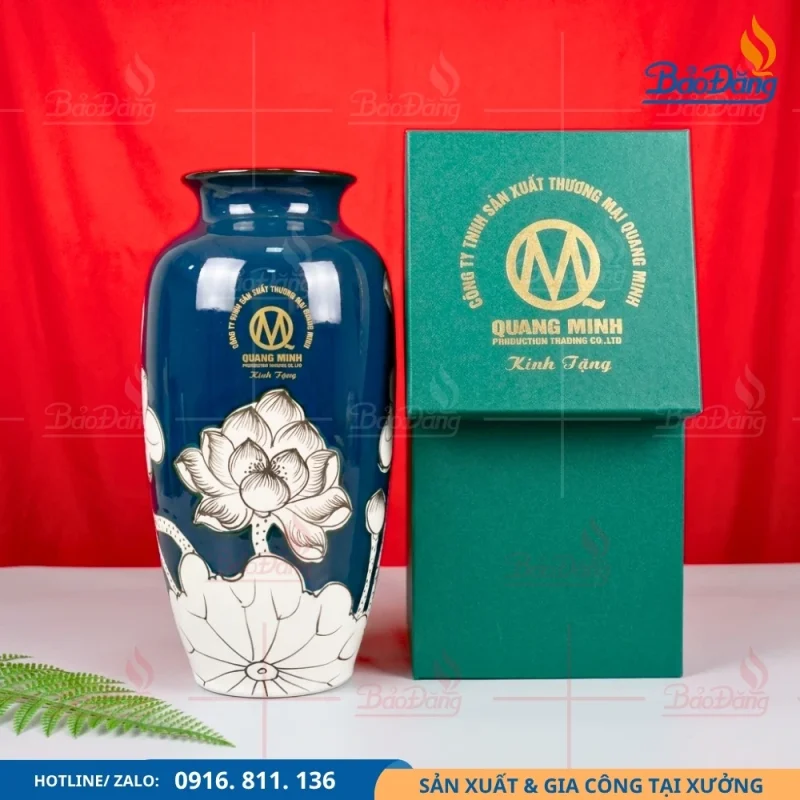 Lọ hoa sứ hoa sen kèm hộp in logo công ty sang trọng