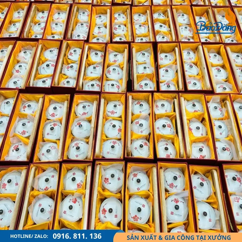 Set 3 hũ đựng mứt sứ tặng nhân viên Tết Set 3 hũ đựng mứt sứ dùng trong các chương trình quà Tết