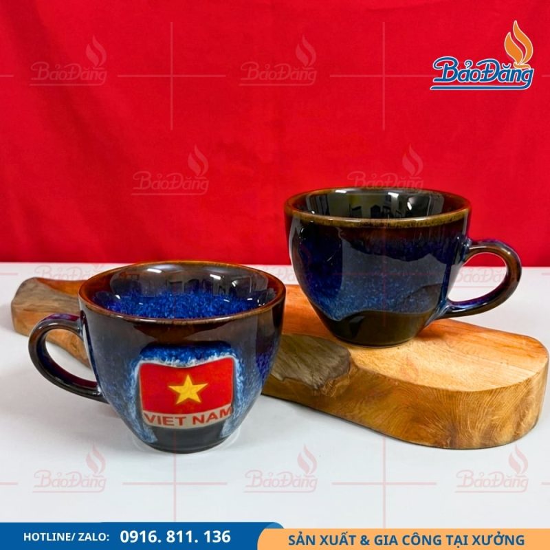 Ly sứ cà phê men hỏa biến trang trí lá cờ Việt Nam