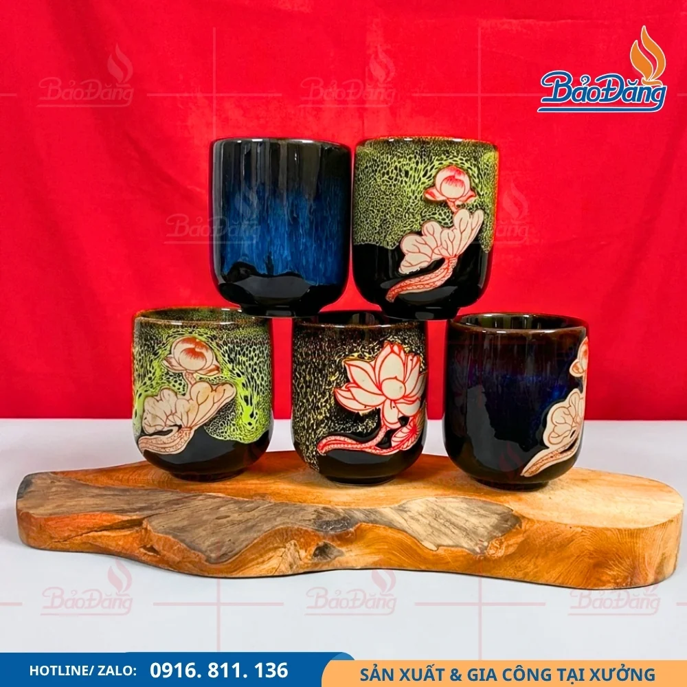 Ly sứ Bát Tràng trụ lùn họa tiết hoa sen Ly sứ Bát Tràng trụ lùn trang trí hoa sen