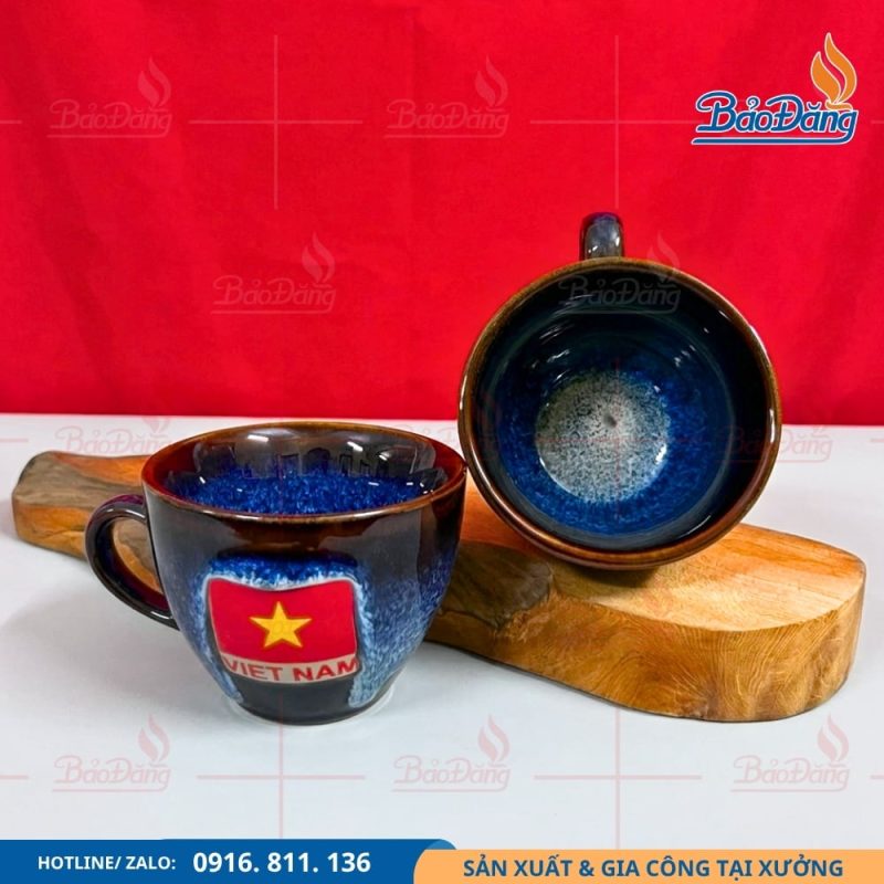 Ly sứ cà phê men hỏa biến họa tiết quốc kỳ Việt Nam