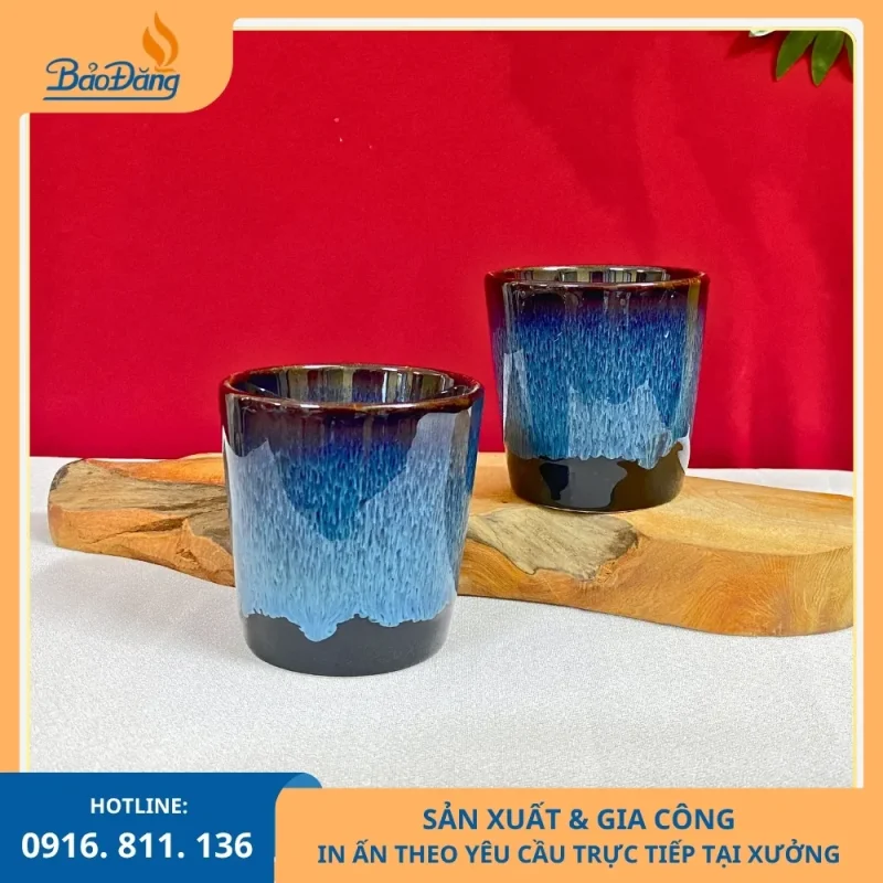 Ly sứ hỏa biến men xanh chảy dáng trụ vuông độc đáo