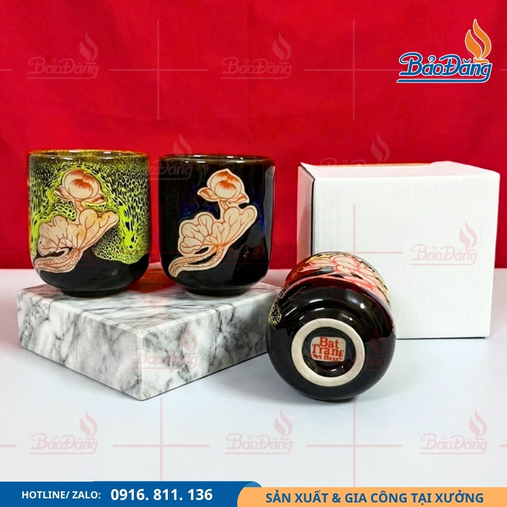 Ly sứ Bát Tràng trụ lùn hoa sen làm quà tặng Ly sứ Bát Tràng trụ lùn hoa sen sang trọng