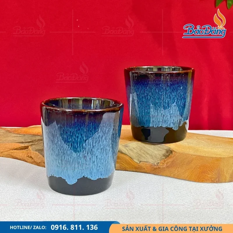 Ly sứ men xanh chảy dáng trụ vuông Bát Tràng.