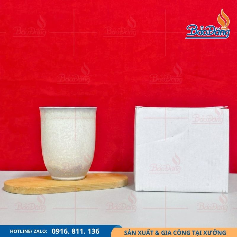Ly sứ trụ cao với lớp men hỏa biến độc đáo