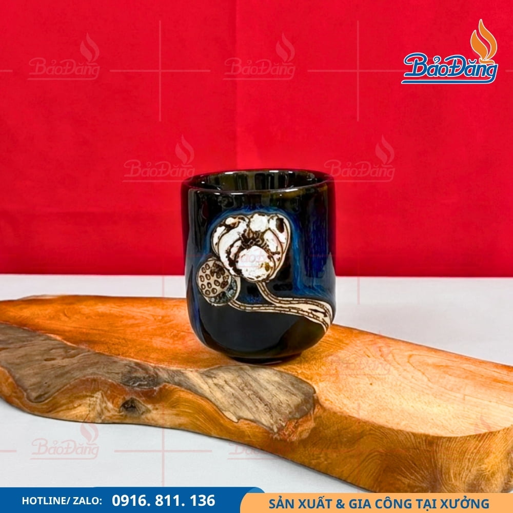 Ly sứ trụ lùn hoa sen hỏa biến đẹp mắt Ly sứ trụ lùn hỏa biến họa tiết hoa sen